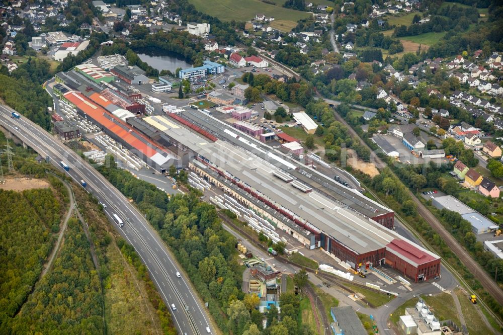 Aerial photograph Kreuztal - Building and production halls on the premises of Hoesch Bausysteme GmbH on Hammerstrasse in Kreuztal in the state North Rhine-Westphalia, Germany