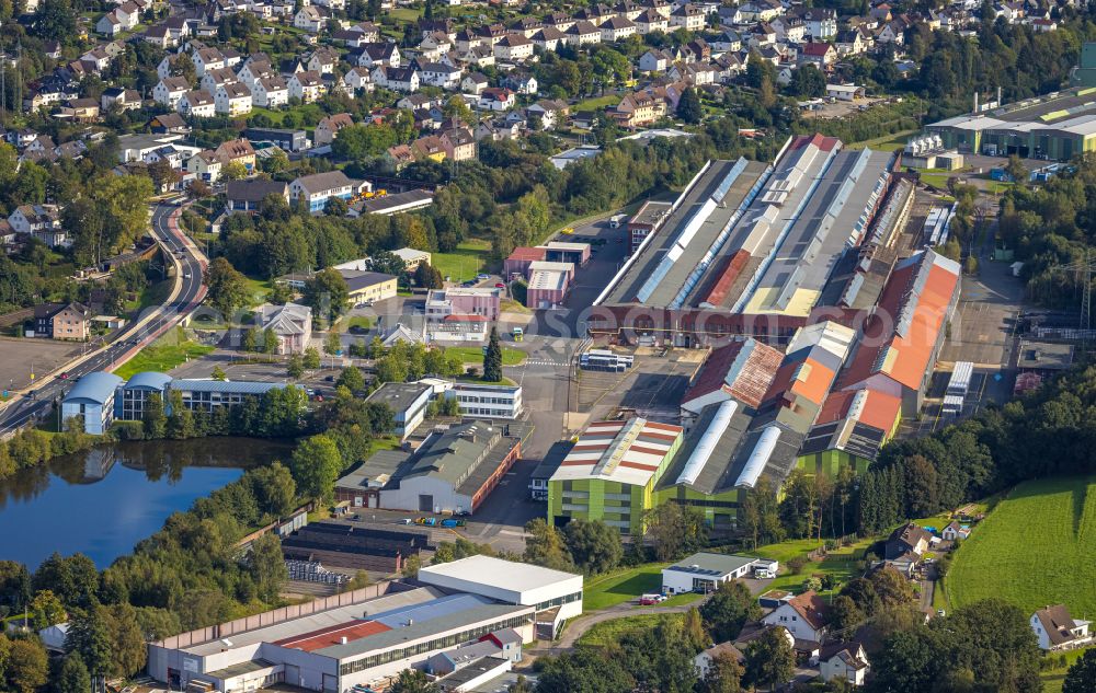 Aerial photograph Kreuztal - Building and production halls on the premises of Hoesch Bausysteme GmbH on Hammerstrasse in Kreuztal in the state North Rhine-Westphalia, Germany