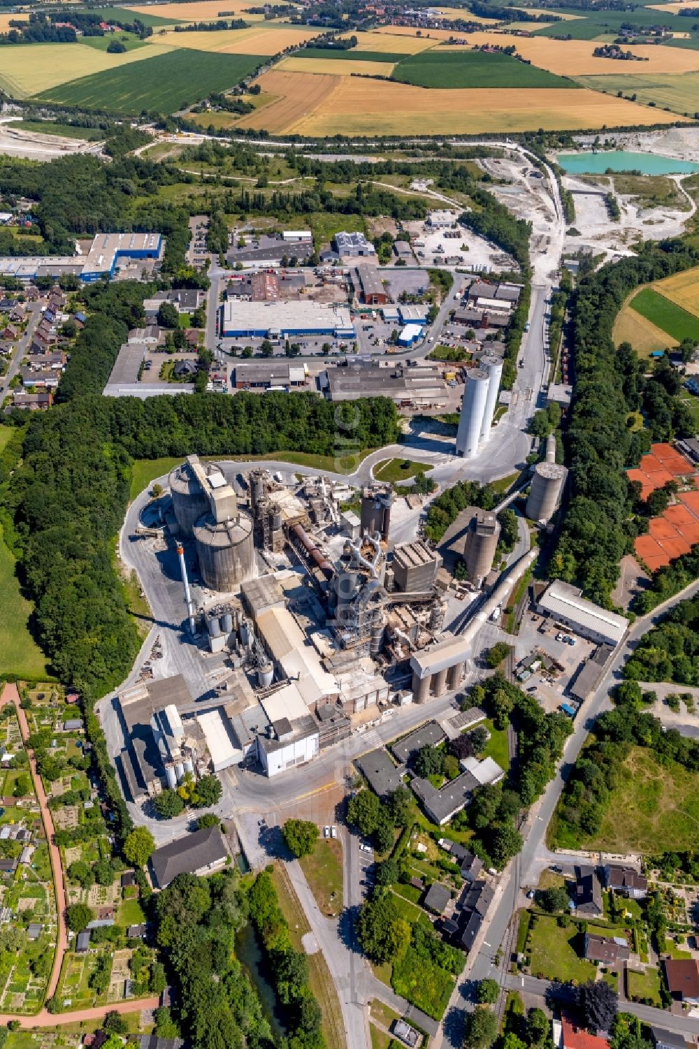 Aerial photograph Beckum - Building and production halls on the premises of Holcim WestZement GmbH in Beckum in the state North Rhine-Westphalia, Germany