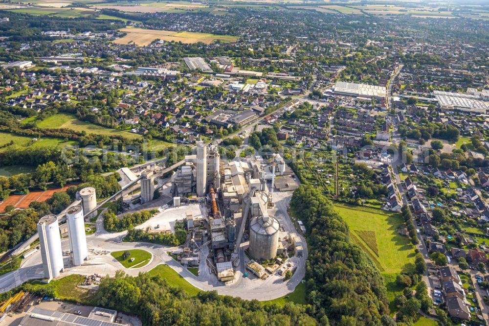 Aerial photograph Beckum - Building and production halls on the premises of Holcim WestZement GmbH in Beckum in the state North Rhine-Westphalia, Germany