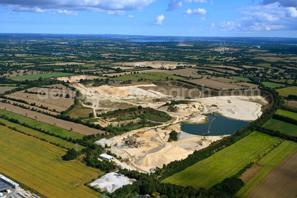 Aerial image Bornhöved - Building and production halls on the premises Holz Ruser GmbH & Co. KG on street Kleine Heide in Bornhoeved in the state Schleswig-Holstein, Germany