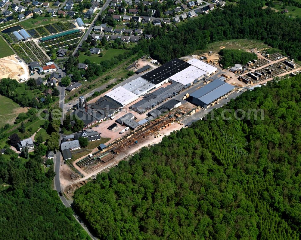 Aerial photograph Ellern (Hunsrück) - Building and production halls on the premises of Holzindustrie Hunsrueck GmbH in Ellern (Hunsrueck) in the state Rhineland-Palatinate