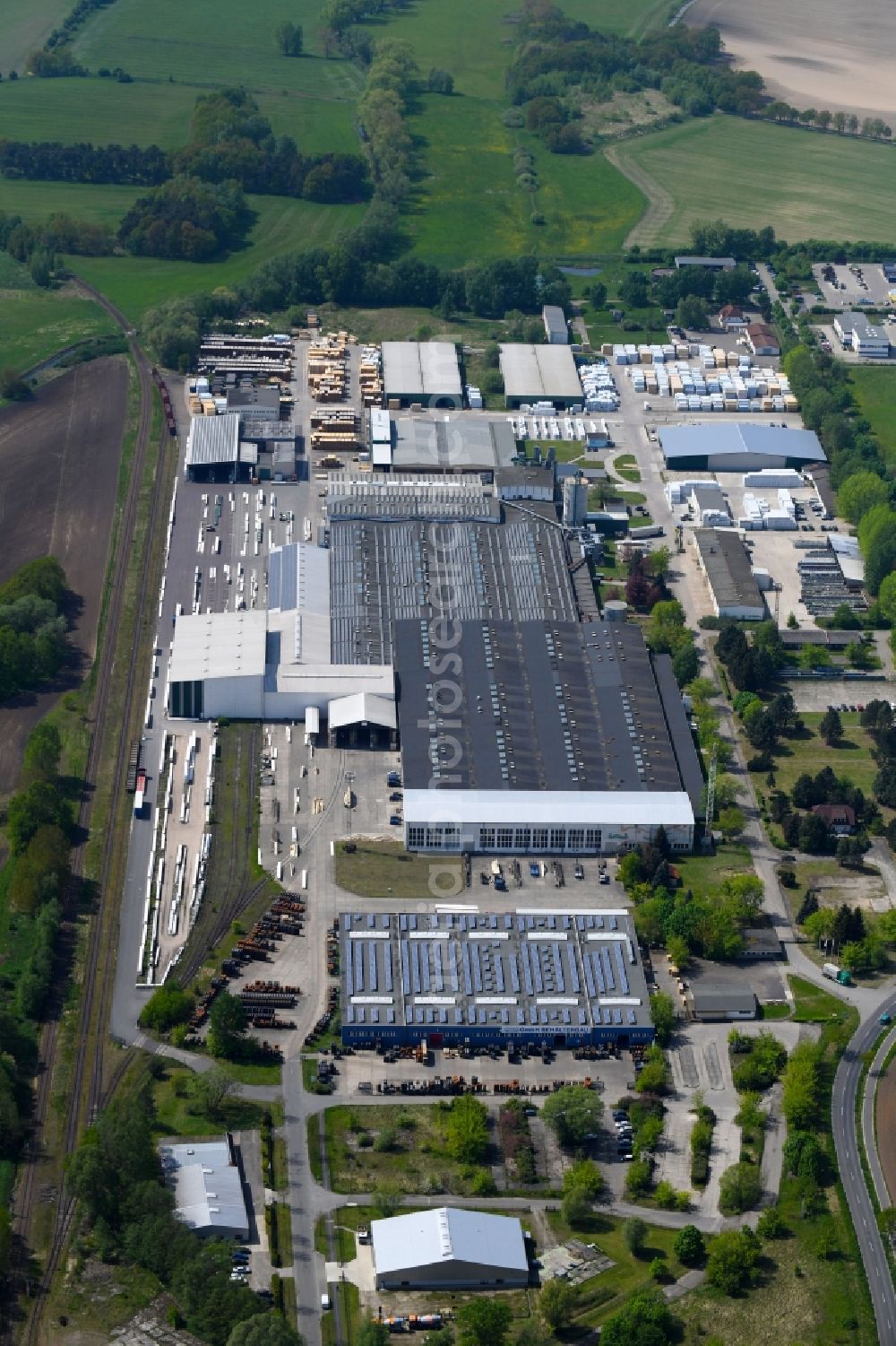 Aerial image Märkisch Linden - Building and production halls on the premises of Holzwerke Bullinger on Ahornallee in the district Werder in Maerkisch Linden in the state Brandenburg, Germany