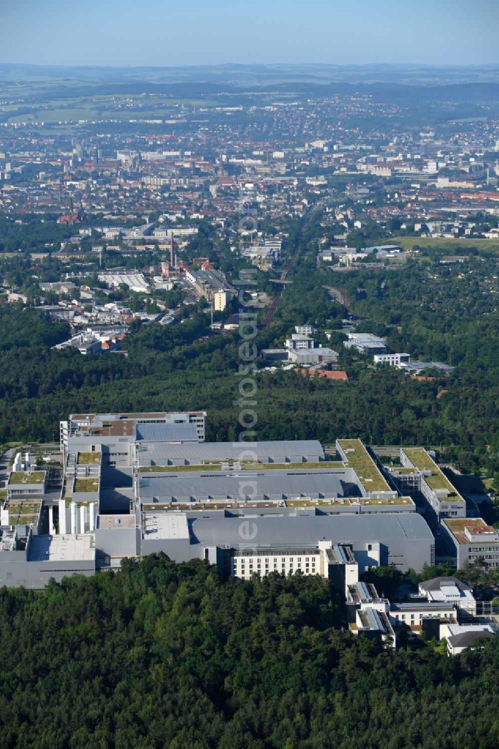 Aerial photograph Dresden - Building and production halls on the premises of Infineon Technologies Dresden GmbH on Koenigsbruecker Str in the district Klotzsche in Dresden in the state Saxony, Germany