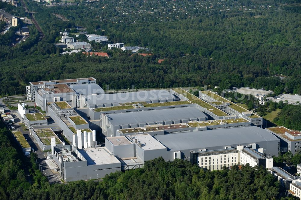 Dresden from above - Building and production halls on the premises of Infineon Technologies Dresden GmbH on Koenigsbruecker Str in the district Klotzsche in Dresden in the state Saxony, Germany