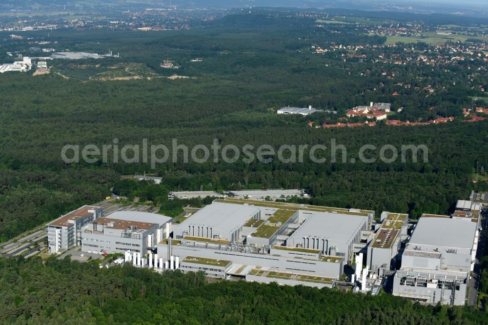 Aerial image Dresden - Building and production halls on the premises of Infineon Technologies Dresden GmbH on Koenigsbruecker Str in the district Klotzsche in Dresden in the state Saxony, Germany