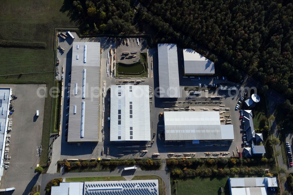 Burg from the bird's eye view: Building and production halls on the premises of Ing.-Holzbau Schnoor GmbH & Co. KG on Tuchmacherweg in Burg in the state Saxony-Anhalt, Germany