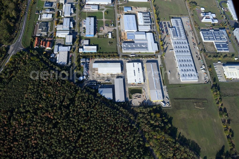 Burg from above - Building and production halls on the premises of Ing.-Holzbau Schnoor GmbH & Co. KG on Tuchmacherweg in Burg in the state Saxony-Anhalt, Germany