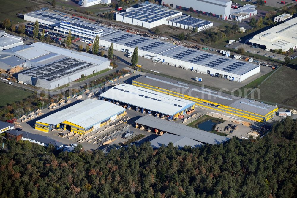 Burg from the bird's eye view: Building and production halls on the premises of Ing.-Holzbau Schnoor GmbH & Co. KG on Tuchmacherweg in Burg in the state Saxony-Anhalt, Germany