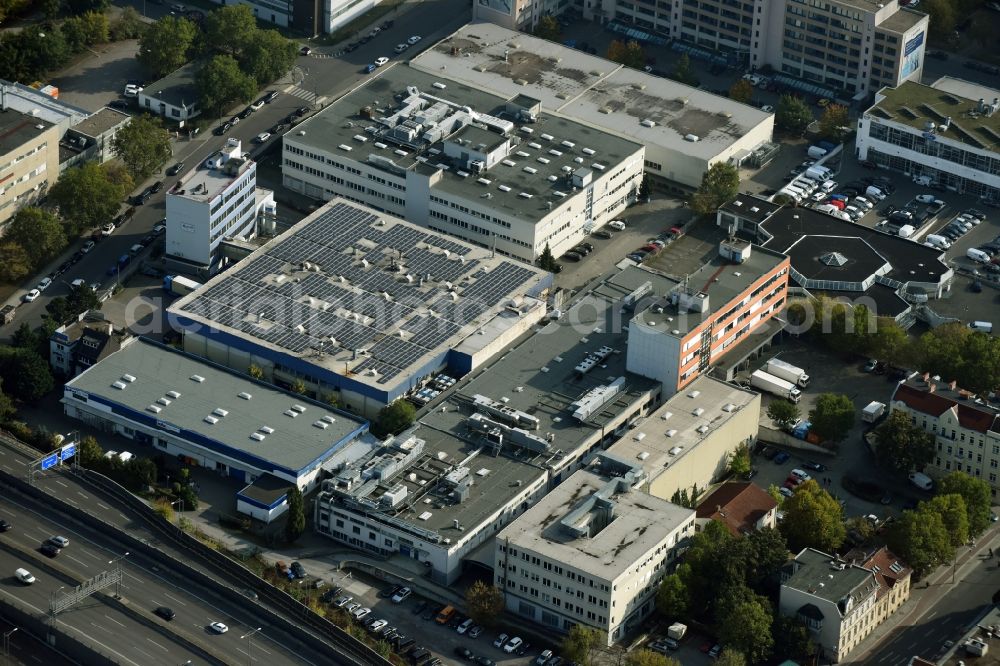 Aerial image Berlin - Building and production halls on the premises of inha GmbH - Werkzeuge Maschinen Kugellager on the Ballinstrasse in Berlin