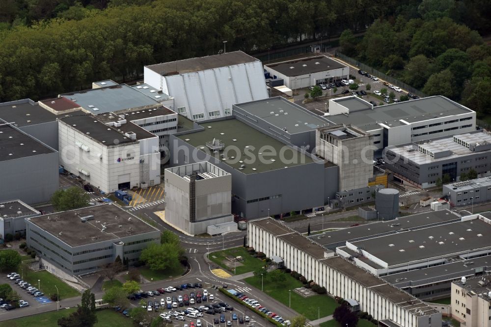 Aerial photograph Toulouse - Building and production halls on the premises of intespace am rond point Guillaumat in Cedex in Toulouse in Languedoc-Roussillon Midi-Pyrenees, France