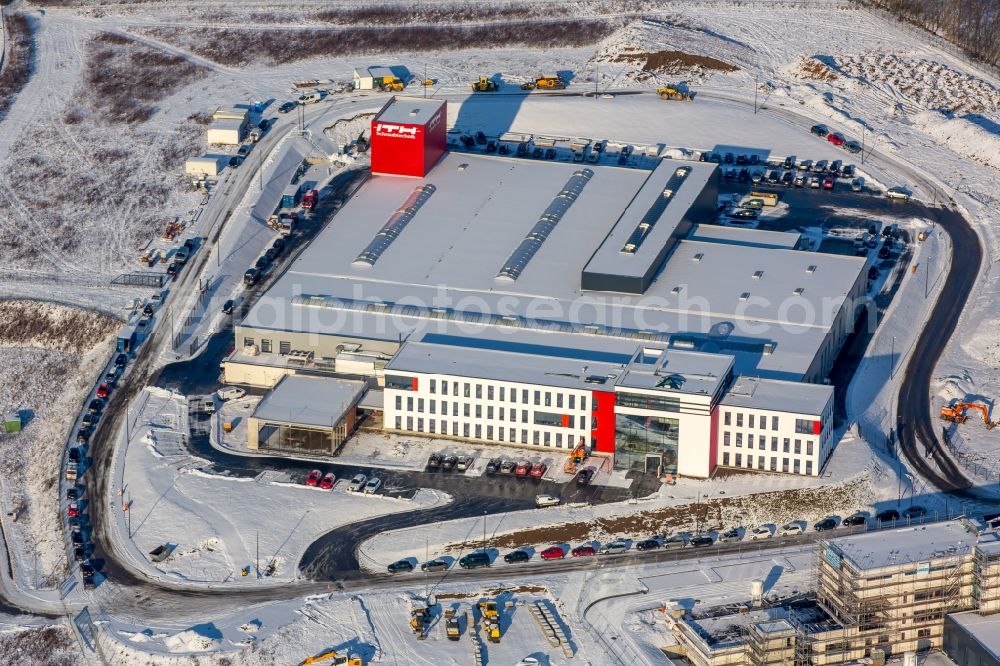 Meschede from the bird's eye view: Building and production halls on the premises of ITH-GmbH in Meschede in the state North Rhine-Westphalia