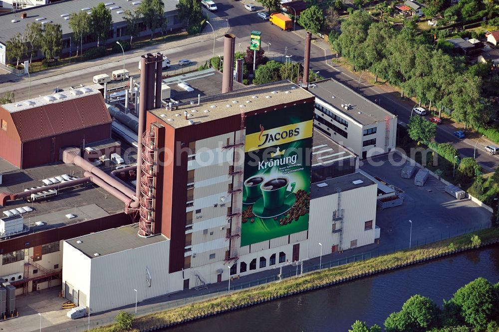 Berlin from the bird's eye view: Building and production halls on the premises of Kaffeegrosshaendler Jacobs Douwe Egberts in Berlin, Germany