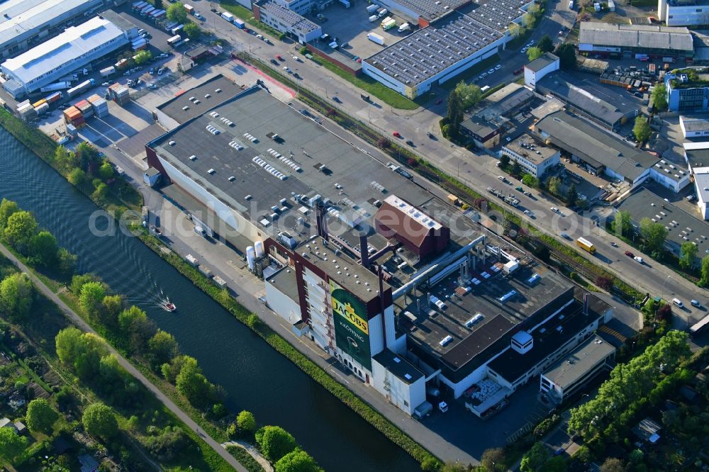 Aerial photograph Berlin - Building and production halls on the premises of Kaffeegrosshaendler Jacobs Douwe Egberts in Berlin, Germany