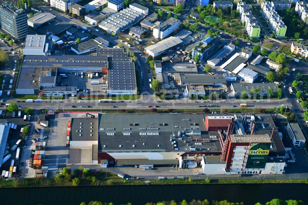 Aerial photograph Berlin - Building and production halls on the premises of Kaffeegrosshaendler Jacobs Douwe Egberts in Berlin, Germany