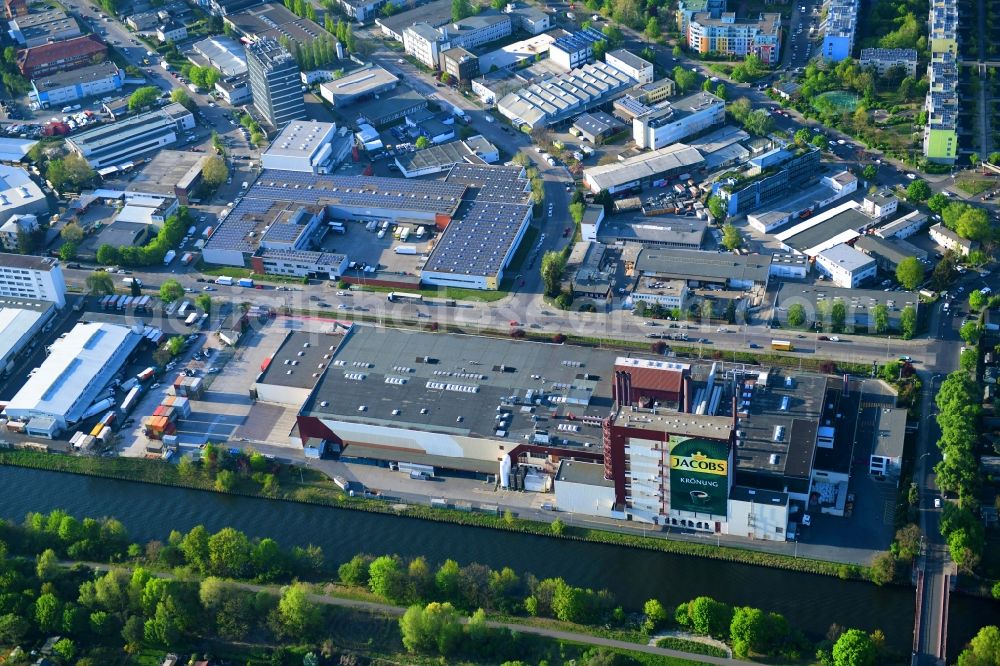 Berlin from the bird's eye view: Building and production halls on the premises of Kaffeegrosshaendler Jacobs Douwe Egberts in Berlin, Germany