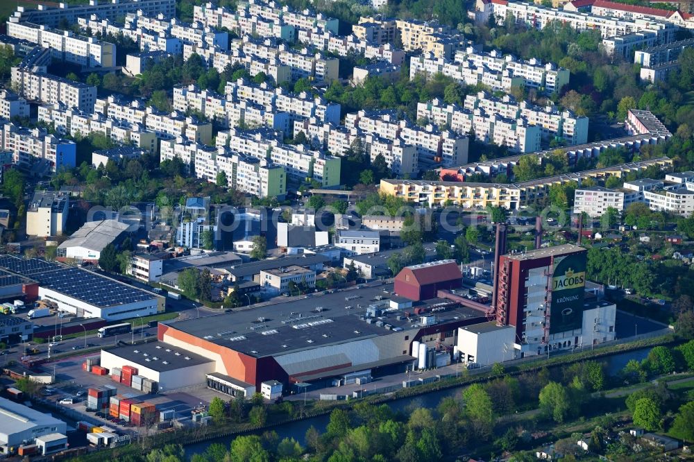 Aerial photograph Berlin - Building and production halls on the premises of Kaffeegrosshaendler Jacobs Douwe Egberts in Berlin, Germany