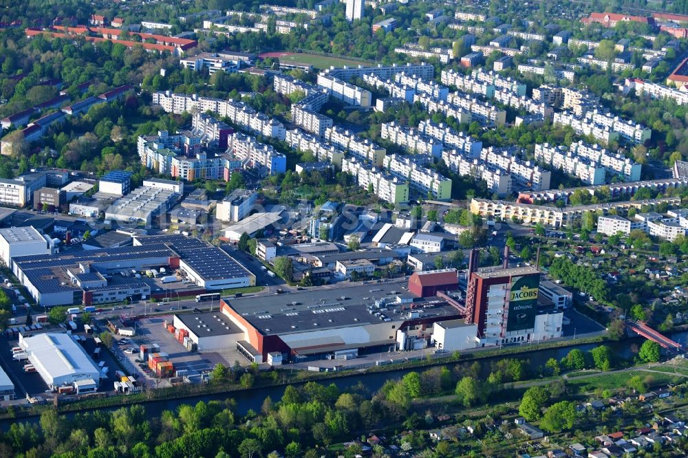 Berlin from the bird's eye view: Building and production halls on the premises of Kaffeegrosshaendler Jacobs Douwe Egberts in Berlin, Germany