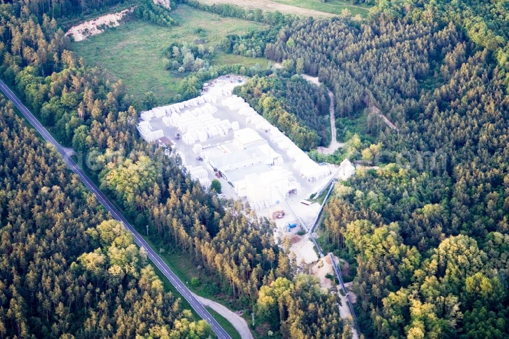 Aerial photograph Wörth am Rhein - Building and production halls on the premises of Kalksandsteinwerk Bienwald Schencking GmbH & Co. KG in Woerth am Rhein in the state Rhineland-Palatinate