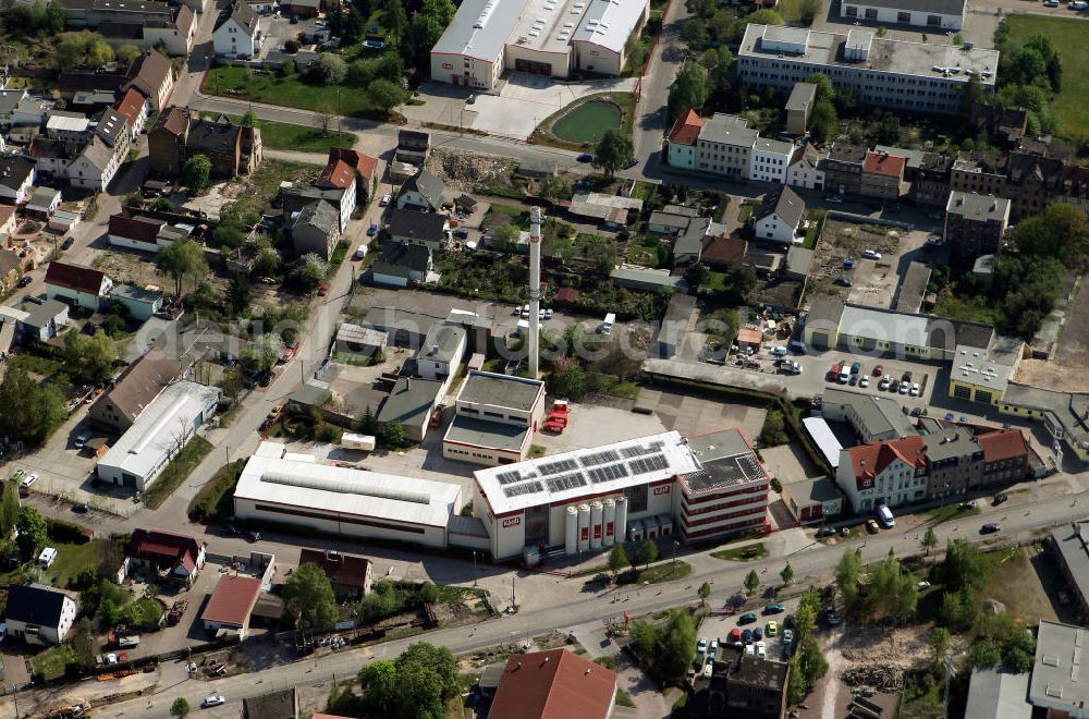 Halle Saale from the bird's eye view: Blick auf das Werksgelände des traditionsreichen Herstellers von Backmischungen und Backzutaten, der KATHI Rainer Thiele GmbH in Halle / Saale. View the work site of the manufacturer of baking mixes and baking ingredients KATHI.