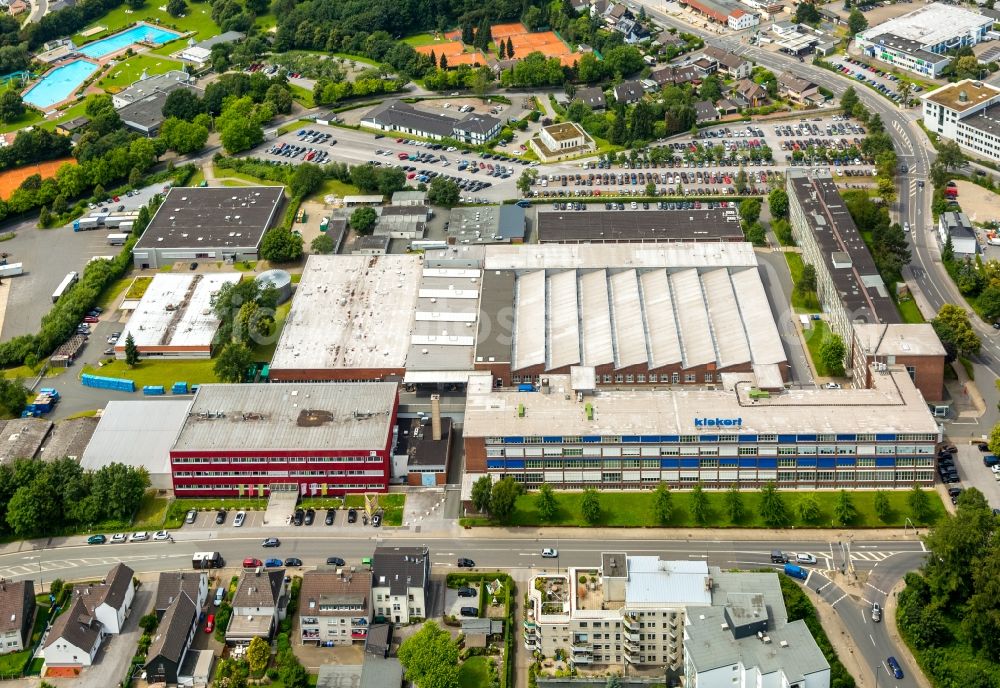 Heiligenhaus from the bird's eye view: Building and production halls on the premises of Kiekert AG on Hoeseler Platz in Heiligenhaus in the state North Rhine-Westphalia