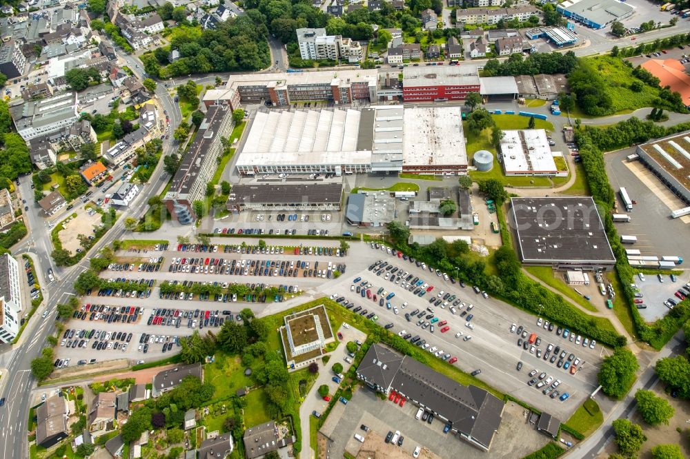 Aerial photograph Heiligenhaus - Building and production halls on the premises of Kiekert AG on Hoeseler Platz in Heiligenhaus in the state North Rhine-Westphalia