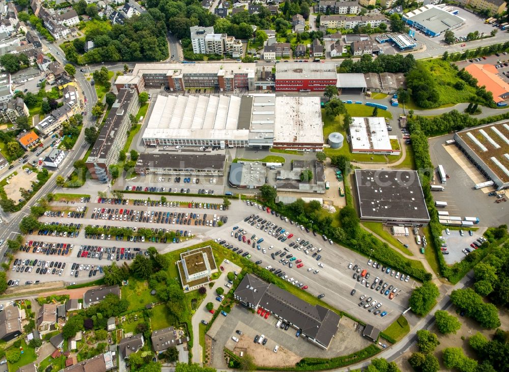 Aerial photograph Heiligenhaus - Building and production halls on the premises of Kiekert AG on Hoeseler Platz in Heiligenhaus in the state North Rhine-Westphalia. Some buildings on Ratinger Strasse are part of the Campus Velbert/Heiligenhaus of the University for Applied Sciences Bochum