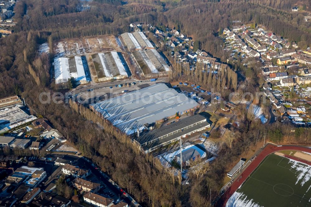 Heiligenhaus from the bird's eye view: Building and production halls on the premises of Kiekert AG Hoeseler Platz in Heiligenhaus in the state North Rhine-Westphalia