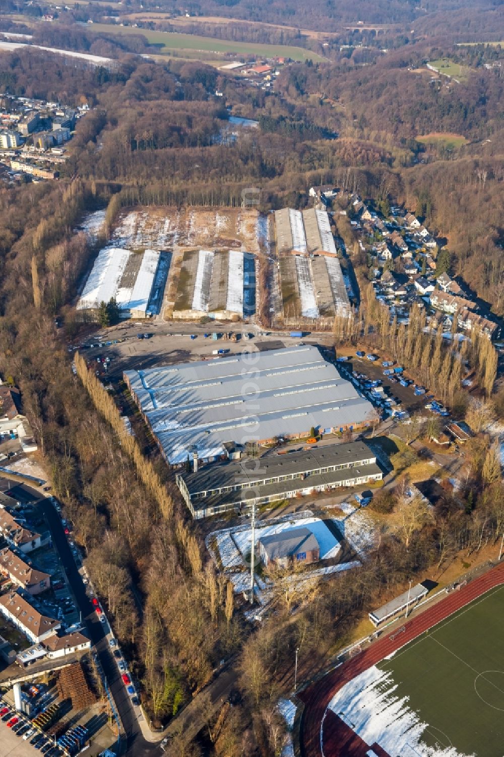 Aerial image Heiligenhaus - Building and production halls on the premises of Kiekert AG Hoeseler Platz in Heiligenhaus in the state North Rhine-Westphalia