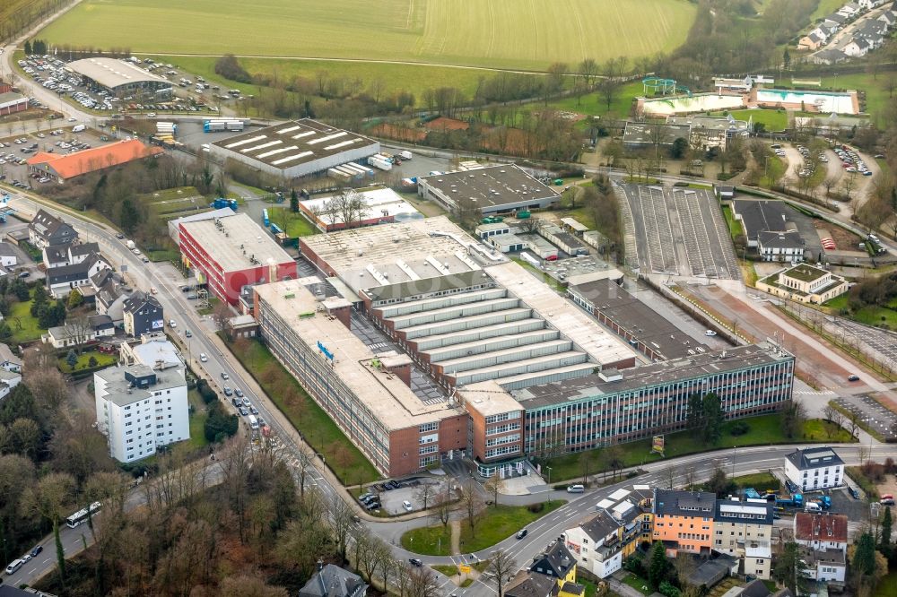 Heiligenhaus from the bird's eye view: Building and production halls on the premises of Kiekert AG Hoeseler Platz in Heiligenhaus in the state North Rhine-Westphalia