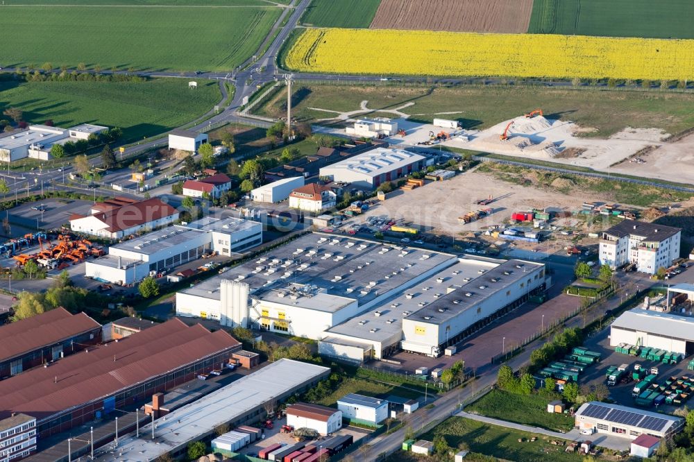 Stockstadt am Rhein from the bird's eye view: Building and production halls on the premises of Kiesel Mitte GmbH in Stockstadt am Rhein in the state Hesse, Germany