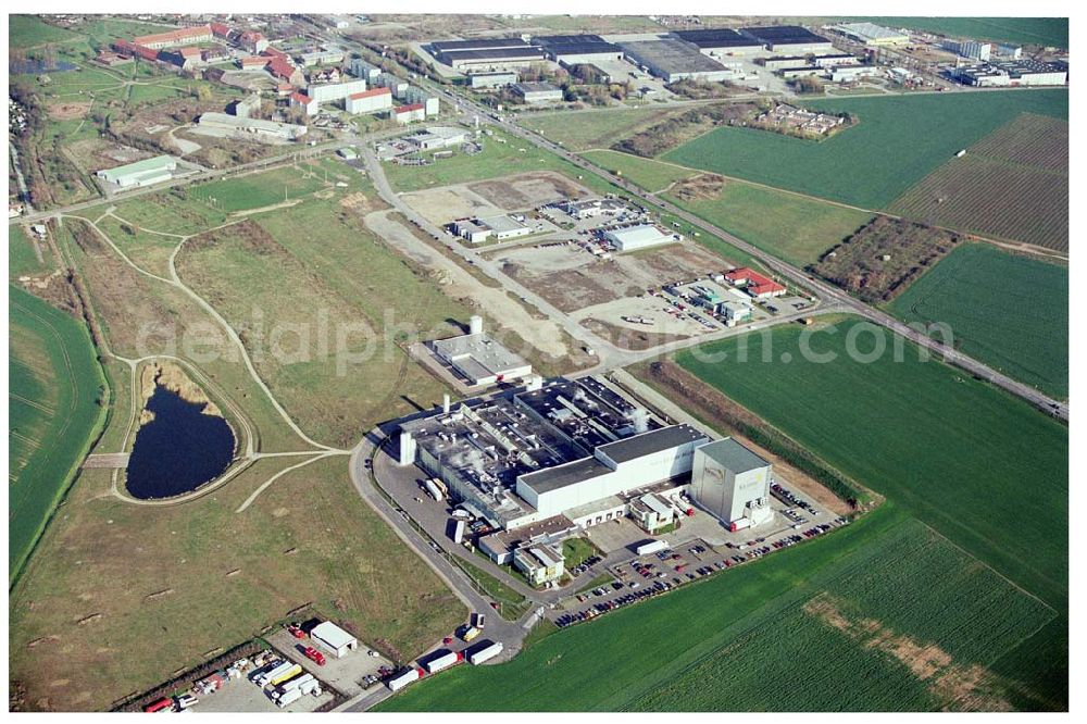 EISLEBEN from the bird's eye view: Werksgelände der Klemme AG (Backwaren) Gewerbegebiet Strohügel Industriestraße 4 D - 06295 Lutherstadt Eisleben Telefon (0 34 75) 729 - 102 Telefax (0 34 75) 729 - 222 info@klemme-ag.com Frau Norit Liebhold