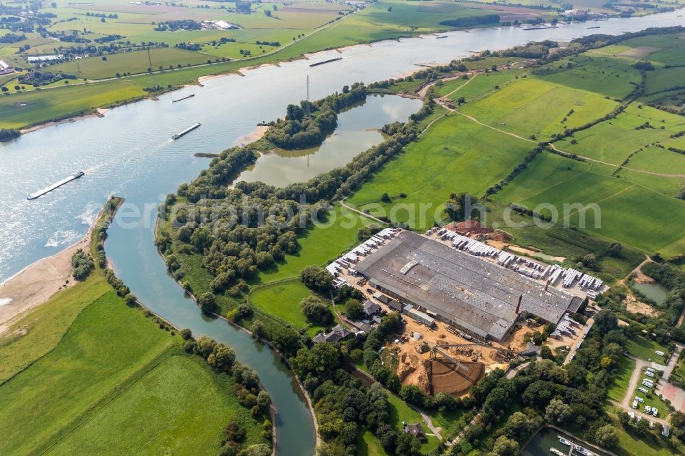 Aerial image Emmerich am Rhein - Building and production halls on the premises of Klinkerwerke H.W. Muhr GmbH & Co. KG on Fackeldeystrasse in Emmerich am Rhein in the state North Rhine-Westphalia, Germany