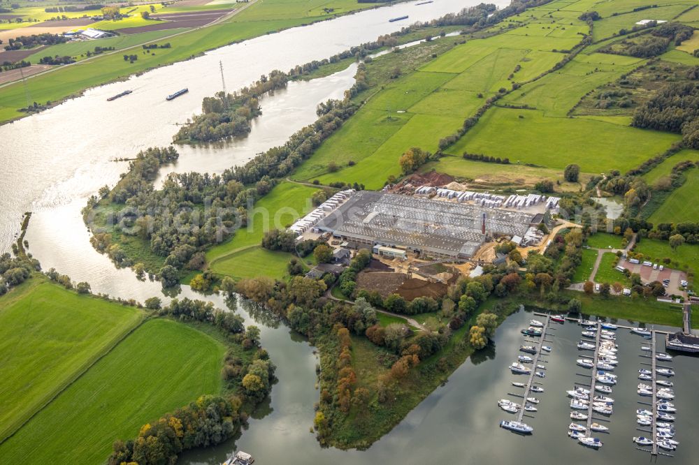 Emmerich am Rhein from above - Building and production halls on the premises of Klinkerwerke H.W. Muhr GmbH & Co. KG on Fackeldeystrasse in Emmerich am Rhein in the state North Rhine-Westphalia, Germany