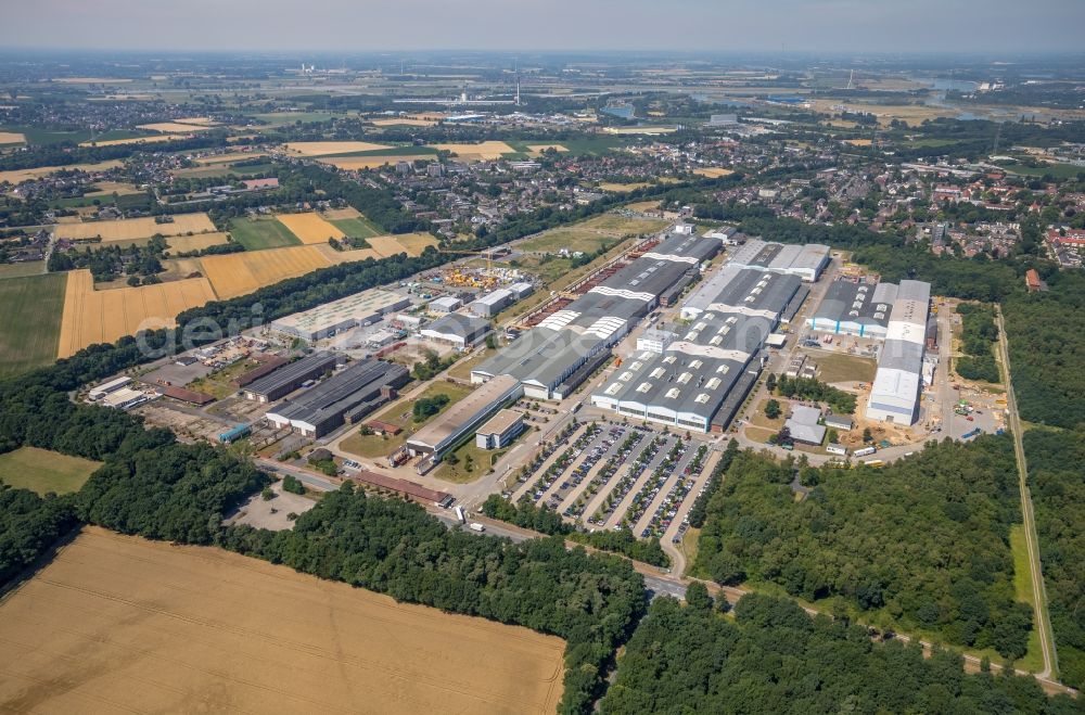 Aerial photograph Voerde (Niederrhein) - Building and production halls on the premises of Knauf Interfer SE Am Industriepark in the district Friedrichsfeld in Voerde (Niederrhein) in the state North Rhine-Westphalia