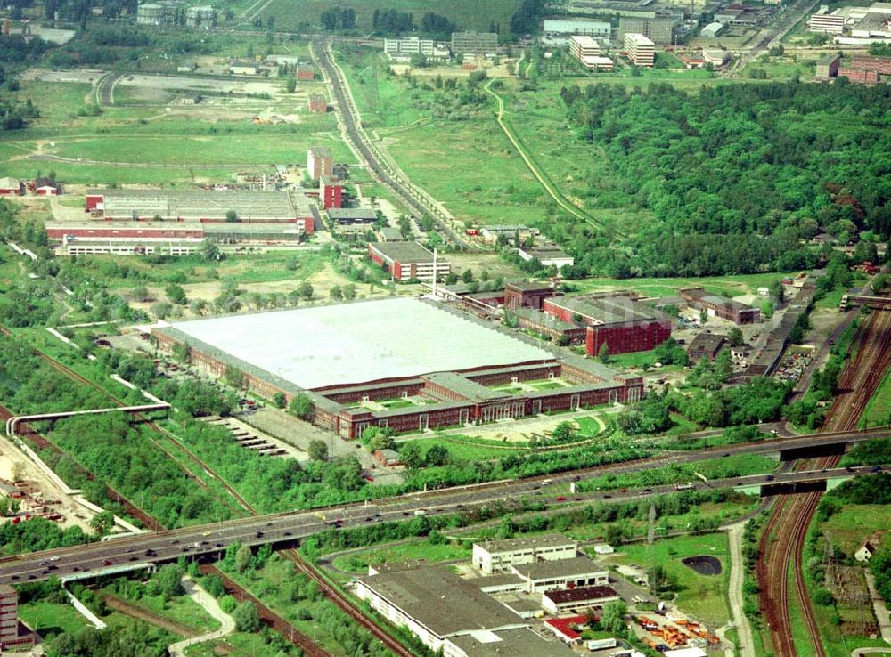 Berlin - Marzahn from above - Werksgelände der KNORR - BREMSE an der Landsberger Allee in Berlin - Marzahn