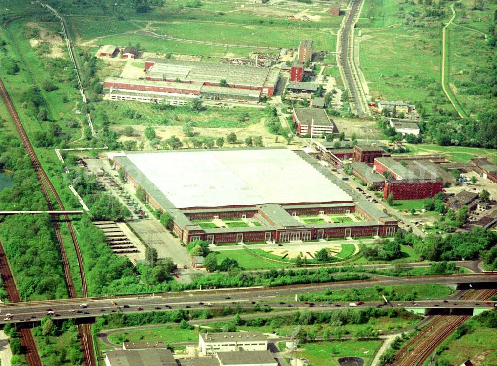 Berlin - Marzahn from the bird's eye view: Werksgelände der KNORR - BREMSE an der Landsberger Allee in Berlin - Marzahn