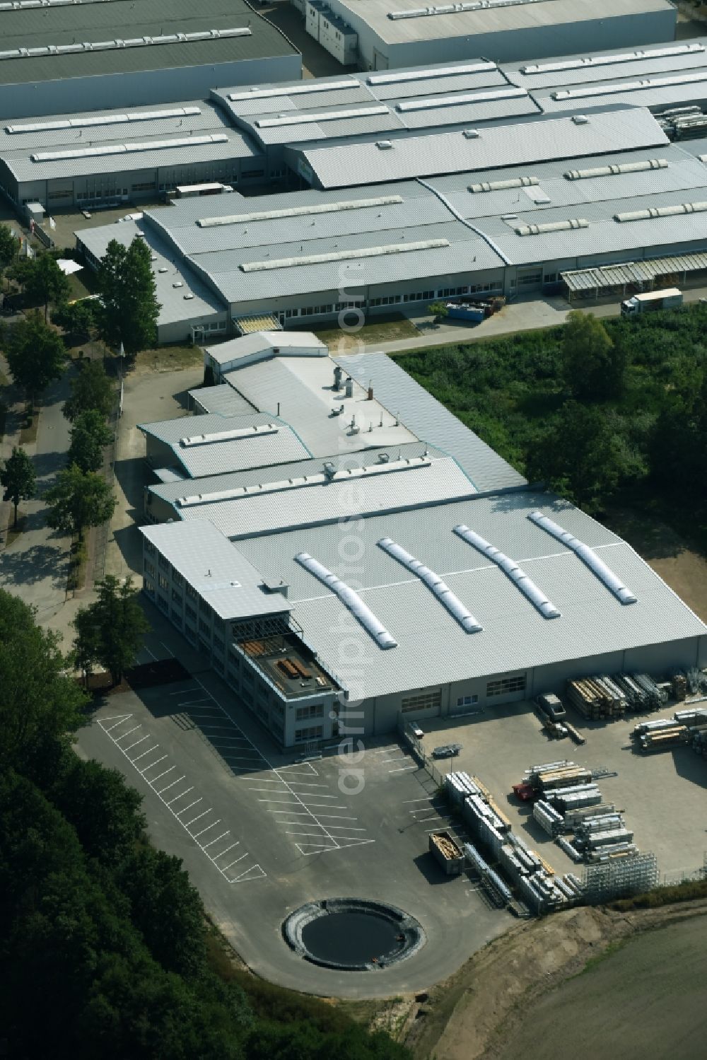 Aerial photograph Ludwigslust - Building and production halls on the premises of the Lewens Sonnenschutz-Systeme GmbH & Co. KG in Ludwigslust in the state Mecklenburg - Western Pomerania