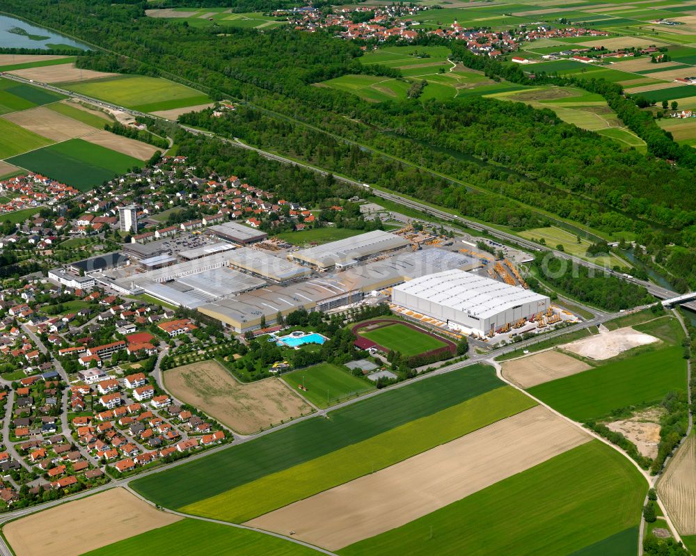 Aerial photograph Kirchdorf an der Iller - Building and production halls on the premises Liebherr-International Deutschland GmbH on street Liebherrstrasse in the district Unteropfingen in Kirchdorf an der Iller in the state Baden-Wuerttemberg, Germany