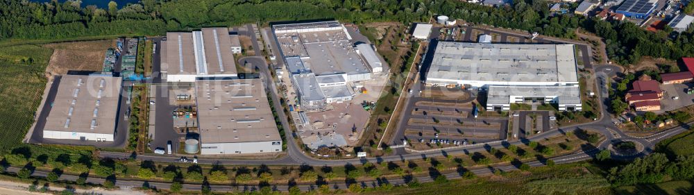 Aerial photograph Hagenbach - Building and production halls on the premises of LINDE + WIEMANN Deutschland SE,Faurecia Innenraum Systeme and Groke Tueren GmbH on street Faureciastrasse on street Faureciastrasse in Hagenbach in the state Rhineland-Palatinate, Germany