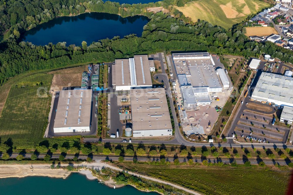 Hagenbach from the bird's eye view: Building and production halls on the premises of LINDE + WIEMANN Deutschland SE and Groke Tueren GmbH on street Faureciastrasse on street Faureciastrasse in Hagenbach in the state Rhineland-Palatinate, Germany