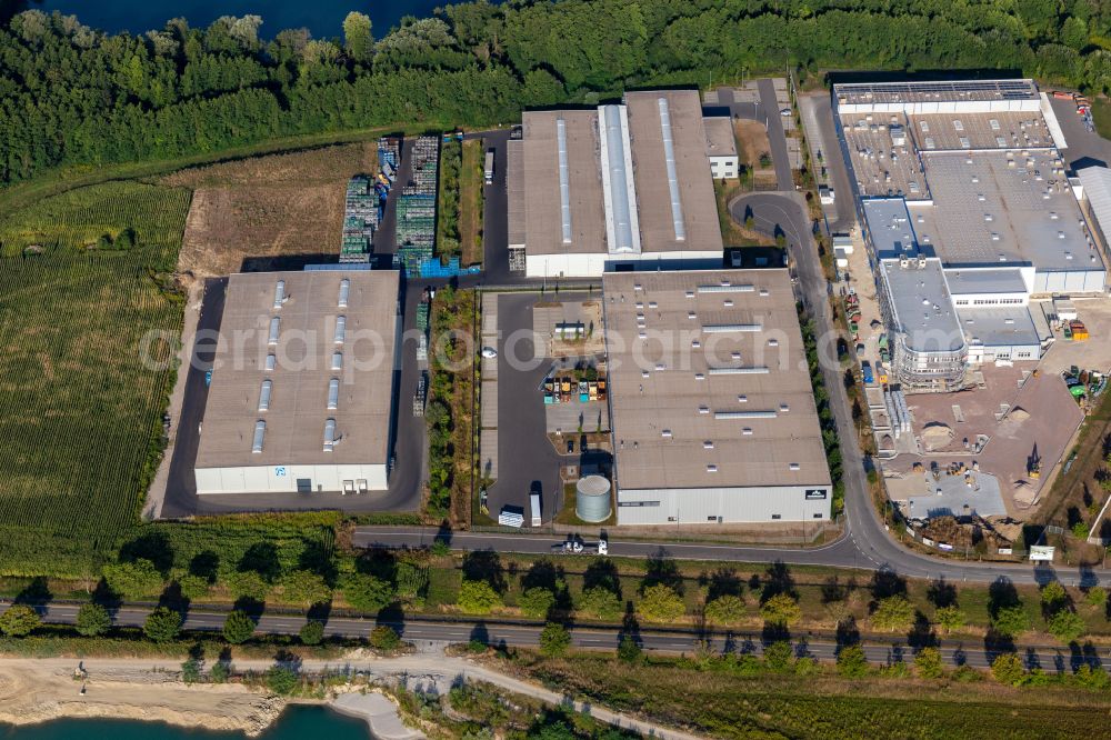 Hagenbach from above - Building and production halls on the premises of LINDE + WIEMANN Deutschland SE on street Faureciastrasse in Hagenbach in the state Rhineland-Palatinate, Germany