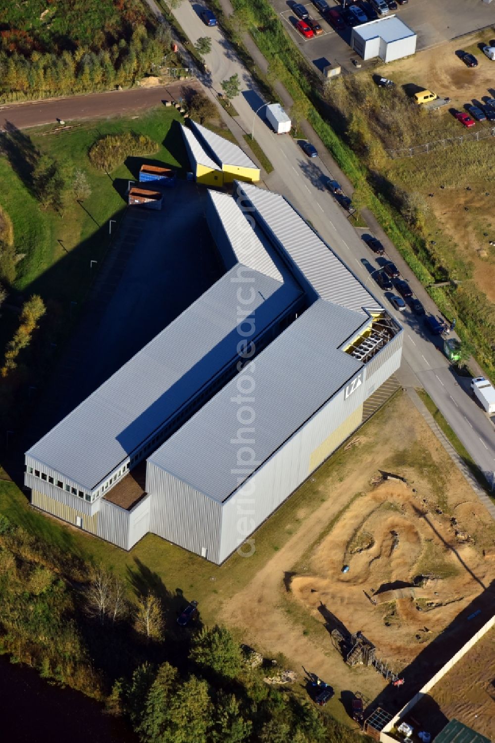 Hamburg from above - Building and production halls on the premises of LZN Laser Zentrum Nord GmbH Am Schleusengraben in the district Bergedorf in Hamburg, Germany