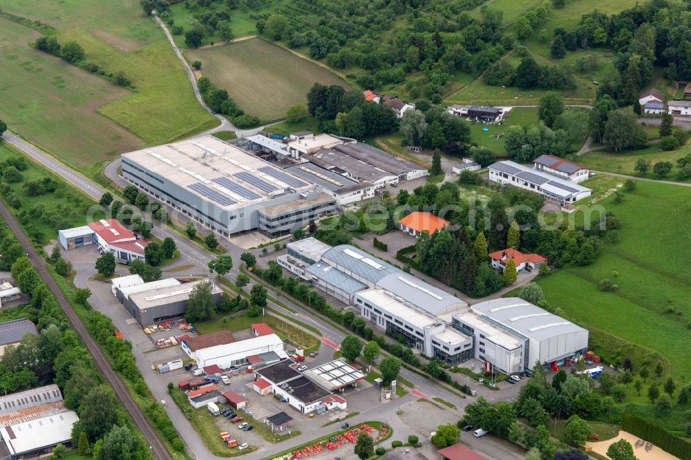 Aerial photograph Bermatingen - Building and production halls on the premises of Maschinenfabrik Bermatingen GmbH & Co. KG on street Kesselbachstrasse in Bermatingen in the state Baden-Wuerttemberg, Germany