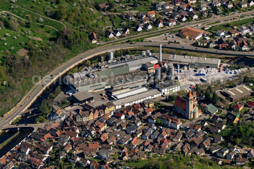 Aerial image Gernsbach - Building and production halls on the premises Mayr-Melnhof Gernsbach GmbH on Obertsroter Strasse in Gernsbach in the state Baden-Wurttemberg, Germany