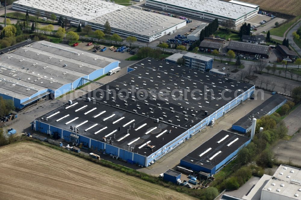 Einbeck from above - Building and production halls on the premises of mbw GmbH metallveredelung on Hullerser Landstrasse in Einbeck in the state Lower Saxony