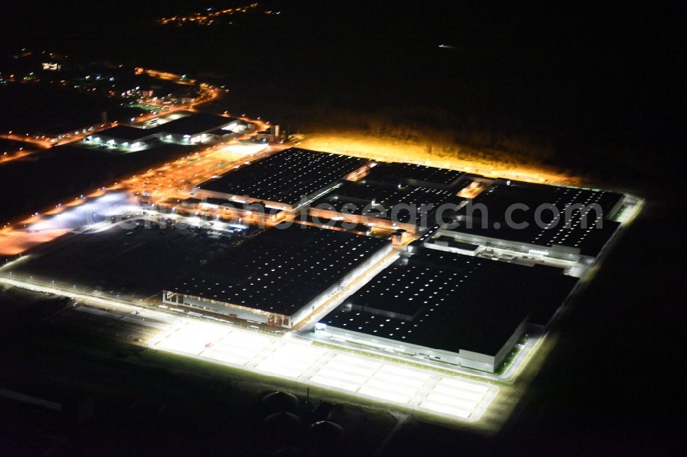 Aerial photograph Kölleda - Night view Building and production halls on the premises of MDC Power GmbH on Rudolf-Caracciola-Strasse in Koelleda in the state Thuringia