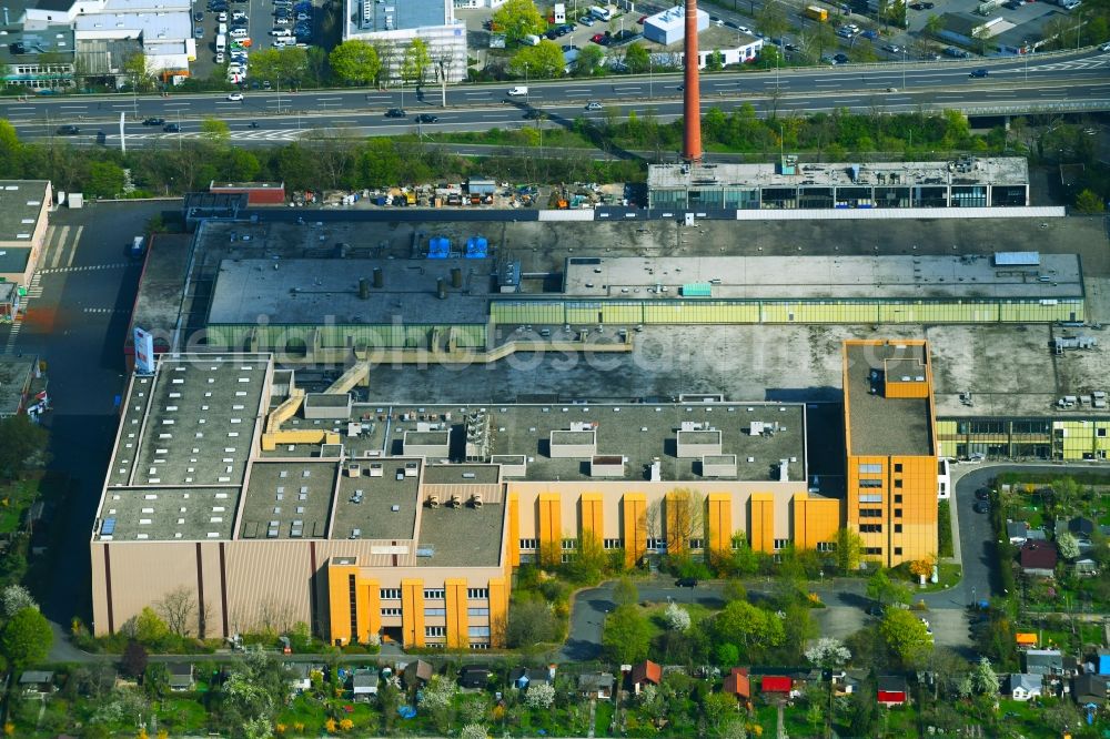 Aerial photograph Berlin - Building and production halls on the premises on Mecklenburgische Strasse in the district Wilmersdorf in Berlin, Germany