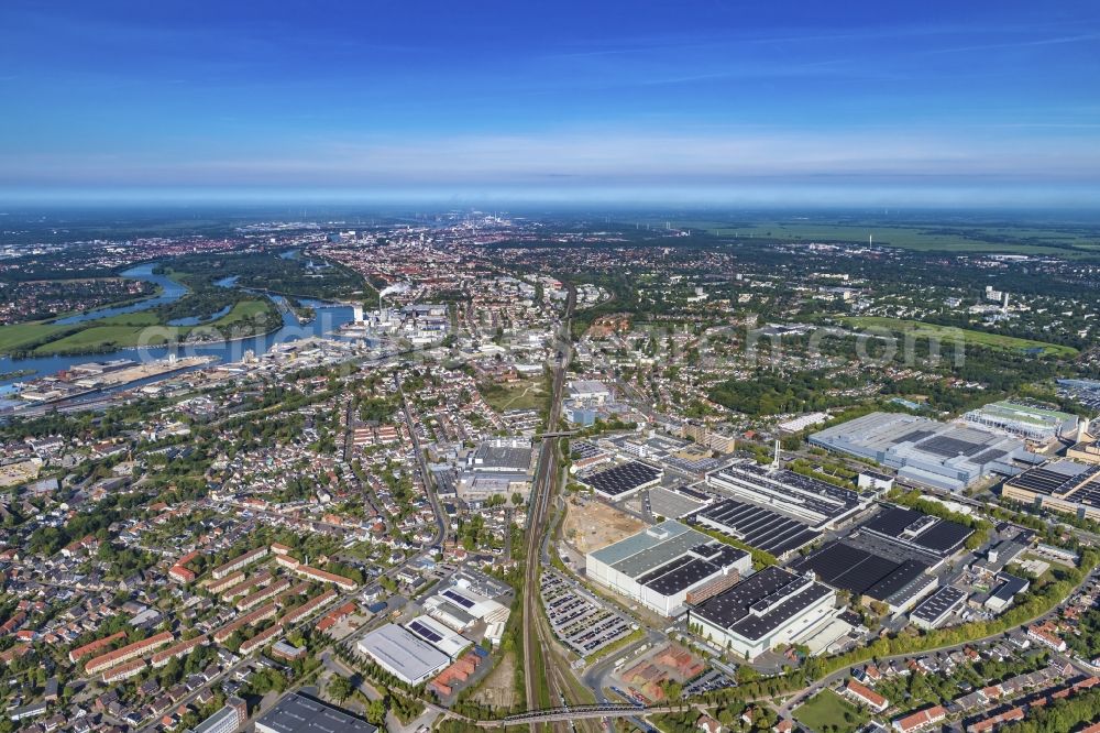 Aerial image Bremen - Building and production halls on the premises of Mercedes Benz factory on Sebalsbruecker Heerstrasse in the district Sebaldsbrueck in Bremen, Germany