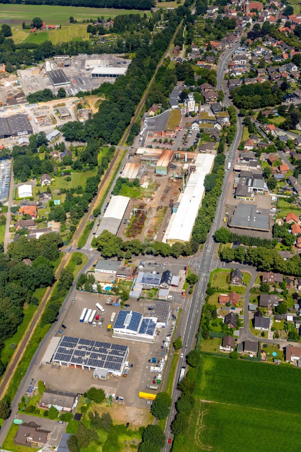 Dorsten from above - Building and production halls on the factory premises of the metal plant Franz Kleinken GmbH in Dorsten in North Rhine-Westphalia